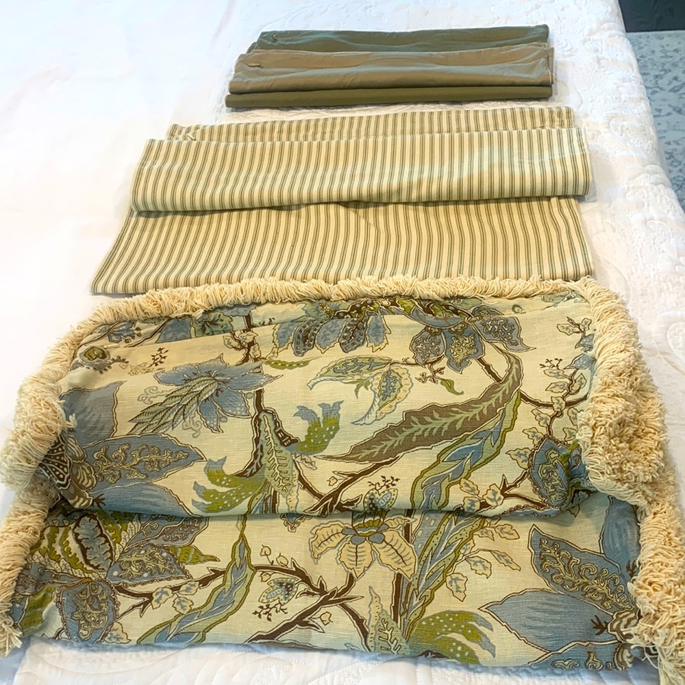 Pottery Barn set of 6 cushions covers.